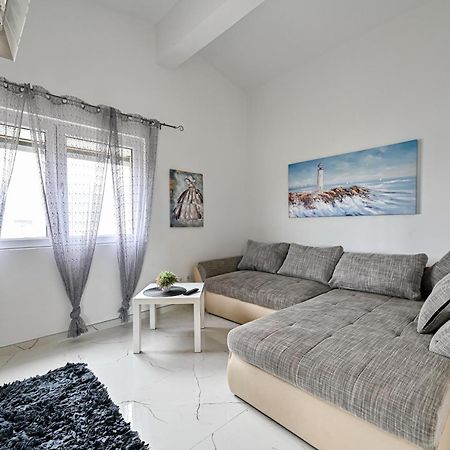 Apartment Razanac Nikola 2 Kültér fotó